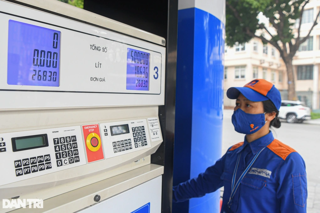 Giảm hàng loạt loại thuế xăng dầu về 0 để bình ổn giá, hỗ trợ người dân